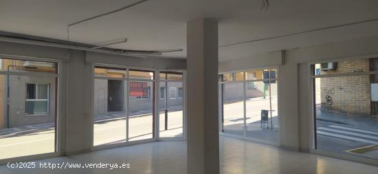 LOCAL COMERCIAL EN VENTA ó ALQUILER CERCA MERCADONA 73 m2 - BARCELONA