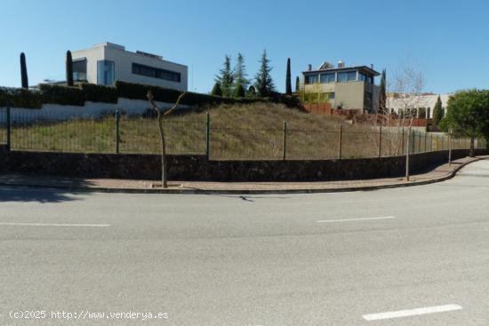  SOLAR EN LA URBANIZACIÓN RESIDENCIAL GOLF MASIA BACH - BARCELONA 