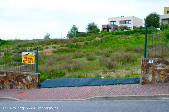 SOLAR EN LA PRESTIGIOSA ZONA DEL GOLF DE MASIA BACH - BARCELONA