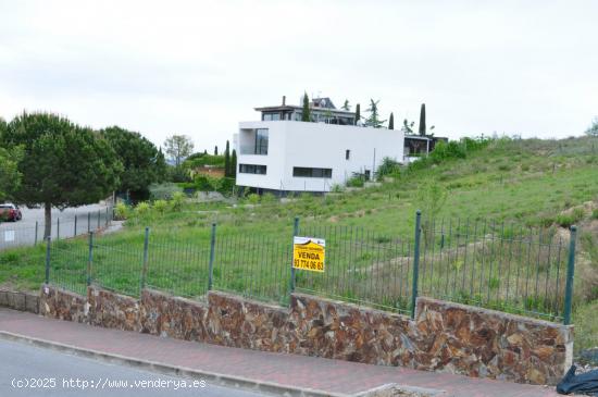 SOLAR EN LA PRESTIGIOSA ZONA DEL GOLF DE MASIA BACH - BARCELONA