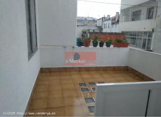 SE VENDE PISO DE CUATRO DORMITORIOS EN CALLE QUIROGA - LUGO