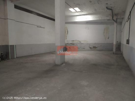 SE VENDE LOCAL COMERCIAL CON VADO EN RONDA MERCEDES - LUGO