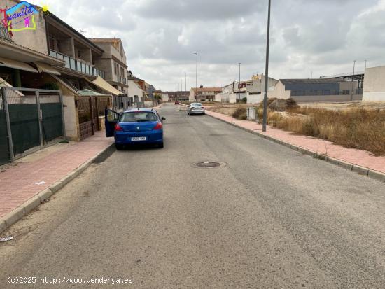 SOLAR EN LA TEJERA / CEUTI DE 220 METROS2 - MURCIA