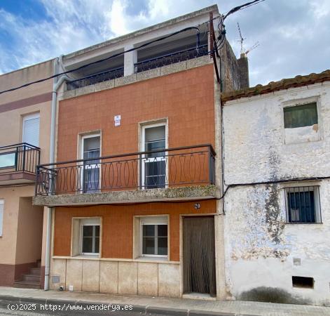  Casa a dos calles con garaje para entrar a vivir - TARRAGONA 