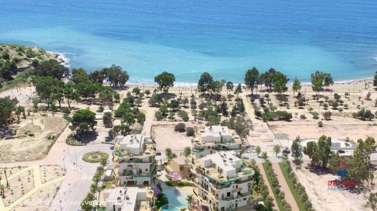 Adosado de obra nueva de 3 habitaciones y 3 baños en Allonbay Village - ALICANTE