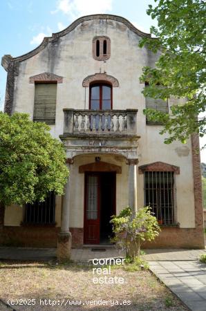 ¡Magnífica casa colonial, única en la zona! - BARCELONA