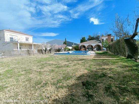 PARCELA DE CAMPO CON 4 CASAS Y DOS NAVES A 2 MINUTOS DE ANTEQUERA SALE A LA VENTA¡¡¡ - MALAGA