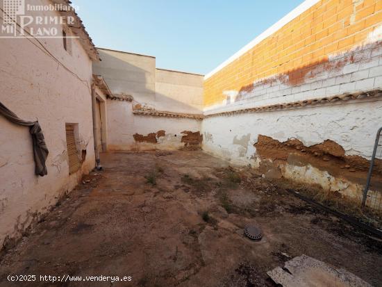 Oportunidad de compra junto a calle Garcia pavon y Altillo. Vivienda de 2 plantas para reformar - CI