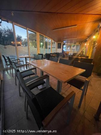 ¡Descubre [COSTA 95]: Tu bar favorito en el corazón de Salou, donde la diversión nunca termina! -