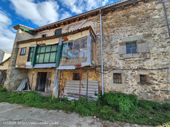 CASA EN VENTA EN MERINDAD DE MONTIJA - BURGOS