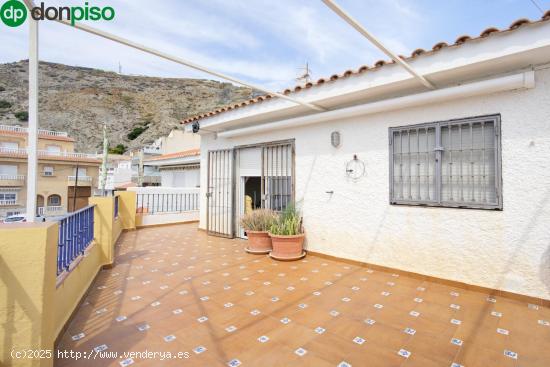 PRECIOSA CASA CON IMPRESIONANTES VISTAS AL MAR EN CASARONES (RUBITE) - GRANADA