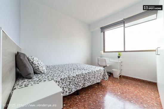  Elegante habitación con escritorio en un apartamento de 5 dormitorios, La Saidia - VALENCIA 