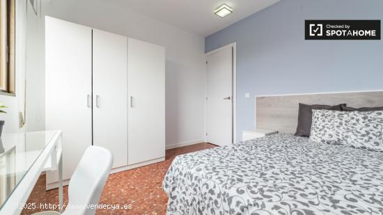 Elegante habitación con escritorio en un apartamento de 5 dormitorios, La Saidia - VALENCIA