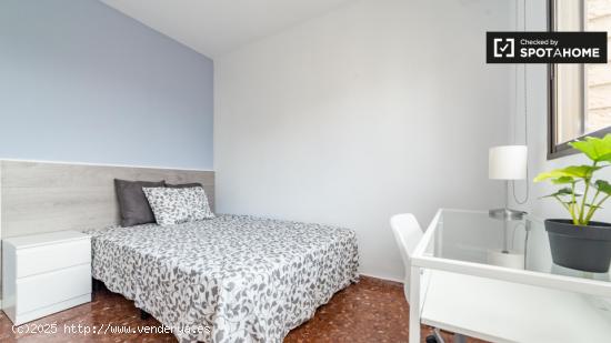 Elegante habitación con escritorio en un apartamento de 5 dormitorios, La Saidia - VALENCIA