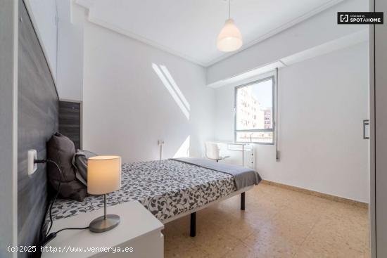  Habitación amueblada con llave independiente en apartamento de 6 dormitorios, Benimaclet - VALENCIA 