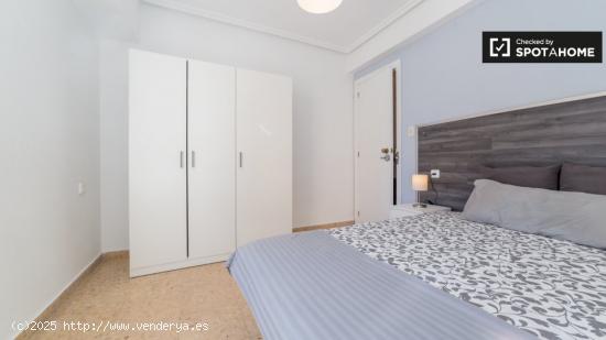 Habitación amueblada con llave independiente en apartamento de 6 dormitorios, Benimaclet - VALENCIA