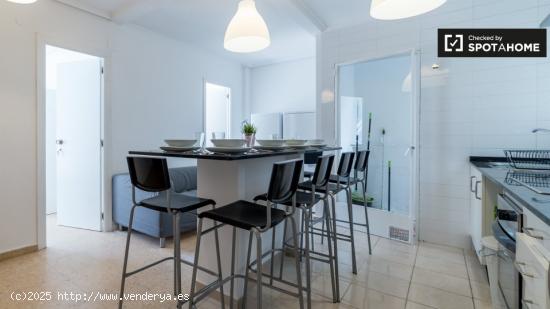 Habitación amueblada con llave independiente en apartamento de 6 dormitorios, Benimaclet - VALENCIA