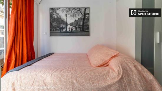 Habitación soleada con cama doble en alquiler en Quatre Carreres - VALENCIA