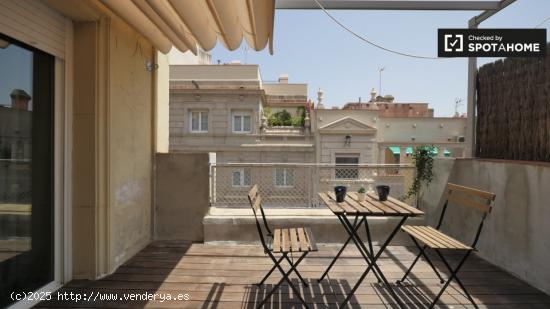 Amplia habitación con cama doble y terraza en alquiler en Putxet. - BARCELONA