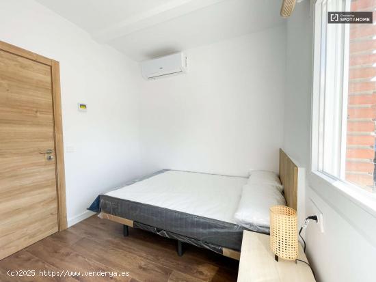  Alquiler de habitaciones en apartamento de 8 dormitorios en Vista Alegre - MADRID 