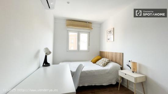 Alquiler de habitaciones en apartamento de 8 dormitorios en Vista Alegre - MADRID