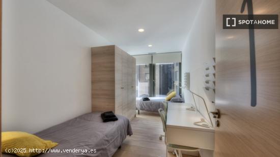 Cama en habitación compartida en piso de 4 habitaciones en Barcelona - BARCELONA