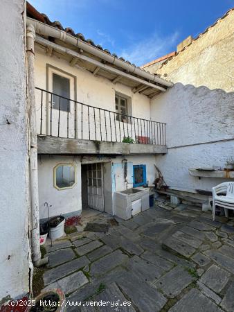 CASA CON PATIO Y BODEGA EN PLENO CENTRO DE TORDESILLAS - VALLADOLID