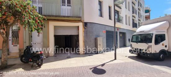 ¡FINQUES BAIXADOR PRESENTA ESTE LOCAL COMERCIAL EN PLENO CENTRO DE GAVÀ! - BARCELONA