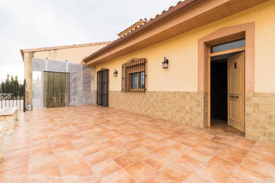 Amplia vivienda de dos plantas - MURCIA