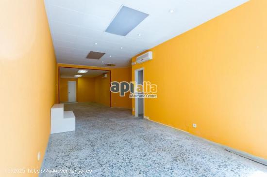 LOCAL COMERCIAL en calle de mucho paso de gentes - BARCELONA