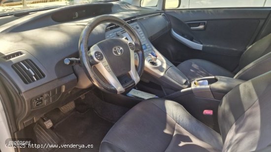 Toyota Prius 1.8 Advance de 2012 con 206.000 Km por 9.700 EUR. en Barcelona