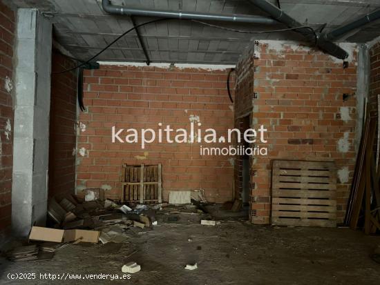 Local chaflán en venta en Ontinyent en zona Llombo - VALENCIA