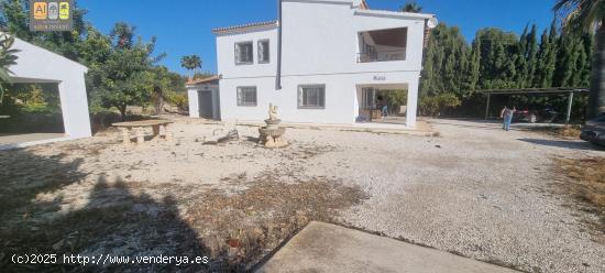 CHALET CON TERRENO EN LA ZONA DEL PLANET - ALICANTE