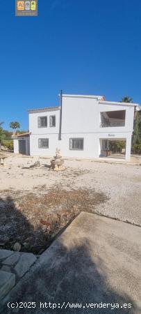 CHALET CON TERRENO EN LA ZONA DEL PLANET - ALICANTE