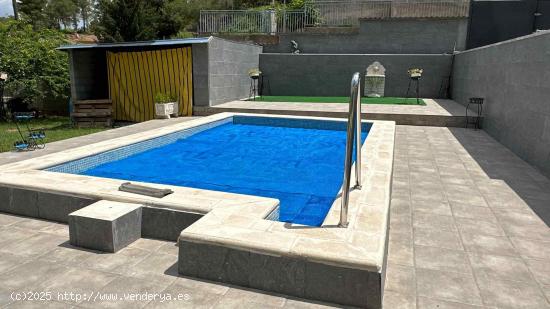 Acogedora casa con jardín y piscina en entorno natural - BARCELONA