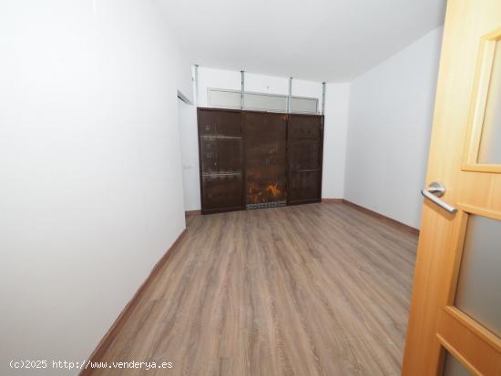 SE VENDE PISO SEMI-NUEVO EN SABADELL, ZONA LA CREU DE BARBERA - BARCELONA