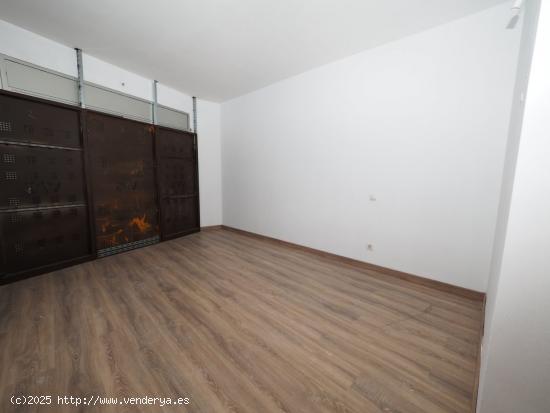 SE VENDE PISO SEMI-NUEVO EN SABADELL, ZONA LA CREU DE BARBERA - BARCELONA