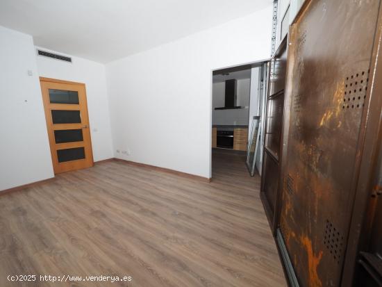 SE VENDE PISO SEMI-NUEVO EN SABADELL, ZONA LA CREU DE BARBERA - BARCELONA