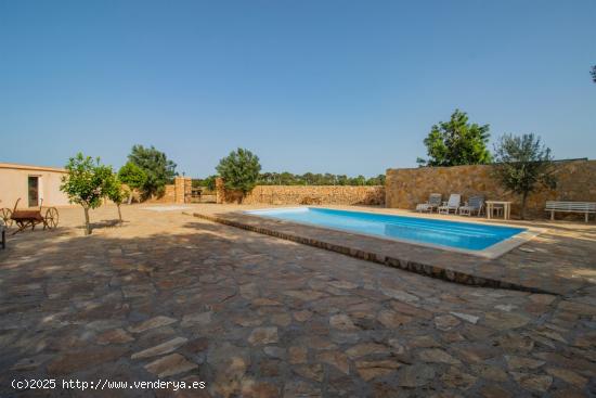 Finca rustica con piscina cerca de Llucmajor pueblo - BALEARES