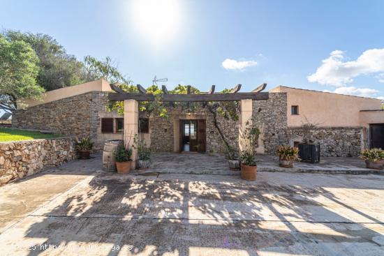 Finca con  piscina y LICENCIA VACACIONAL en Cala Murada - BALEARES