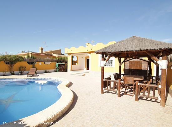  VILLA SEMI INDEPENDIENTE EN LA SIESTA - TORREVIEJA - ALICANTE 