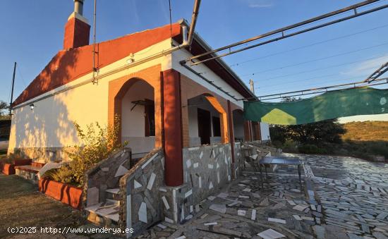 CHALET CON PISCINA Y OLIVOS EN POZOBLANCO - CORDOBA