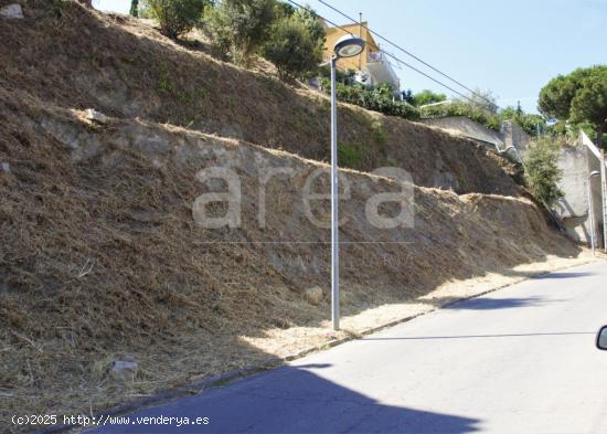 Excelente parcela con vistas panorámicas en Les Ginesteres - BARCELONA