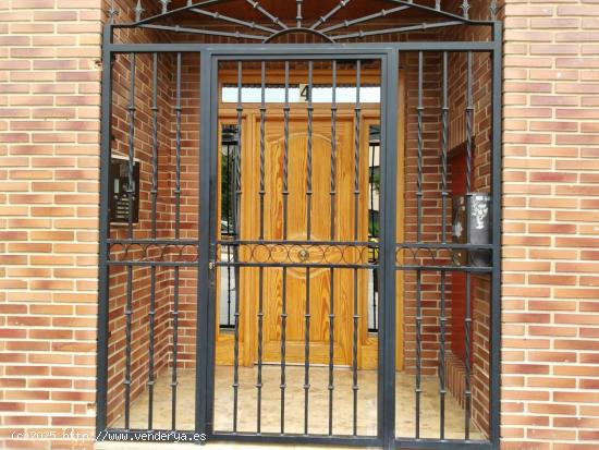 Plaza de garaje montacargas en excelente ubicación - VALENCIA