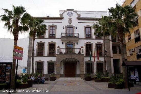 LOCAL COMERCIAL  EN PASEO DE LOS TRISTES ADRA - ALMERIA