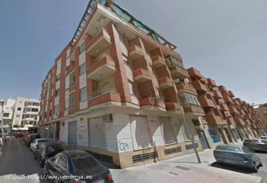  LOCAL CENTRICO 250  m2 EN EL EJIDO CON 20 m2 DE ALTILLO¡¡¡¡ NO COMPUTADO !!! - ALMERIA 