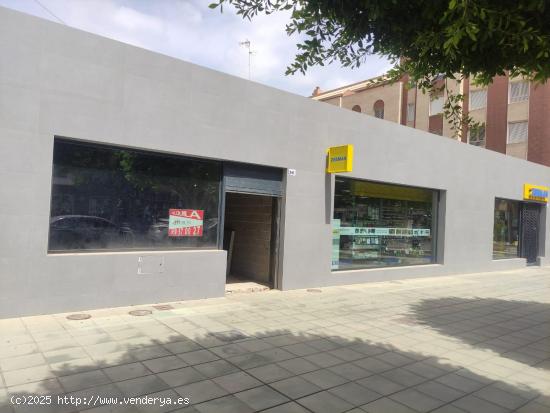 LOCAL COMERCIAL EN EL BULEVAR DE EL EJIDO - ALMERIA