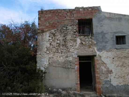 MASIA PARA REFORMAR CON TERRENO Y ACCESO POR CAMINO ASFALTADO - CASTELLON