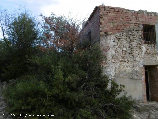 MASIA PARA REFORMAR CON TERRENO Y ACCESO POR CAMINO ASFALTADO - CASTELLON