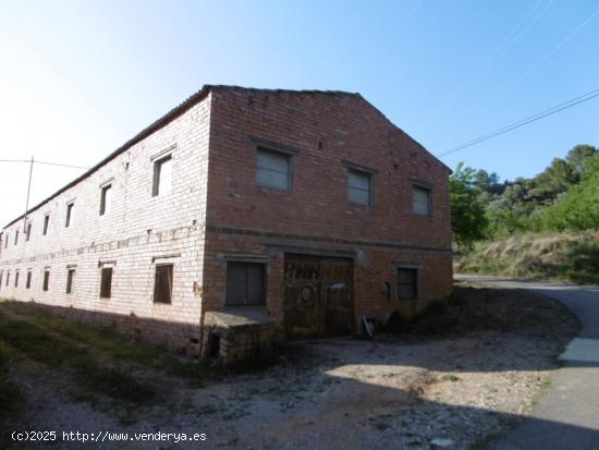  Terreno con almacenes luz y agua - CASTELLON 